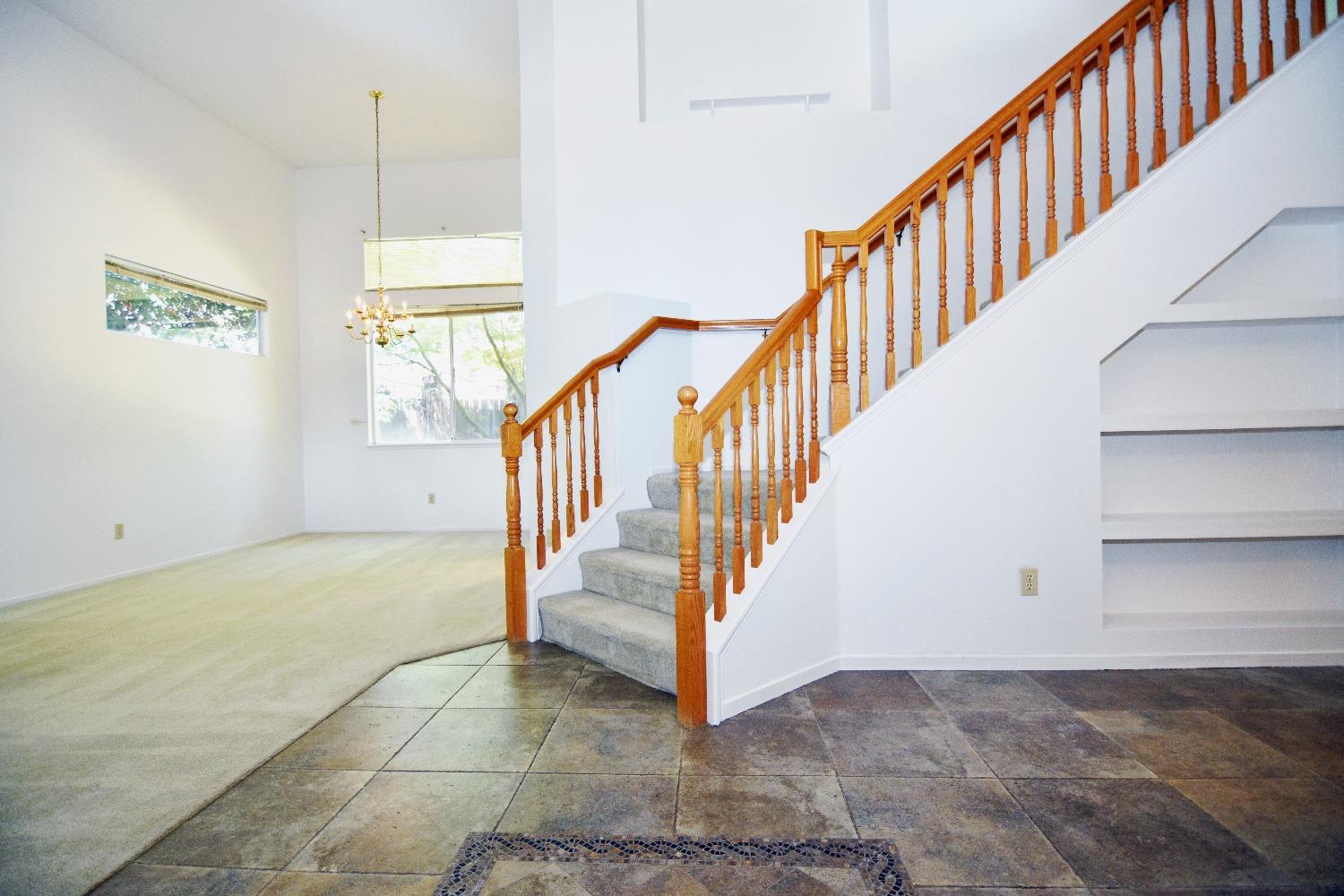 Detail Gallery Image 6 of 46 For 1070 Button Ct, Turlock,  CA 95382 - 5 Beds | 3 Baths