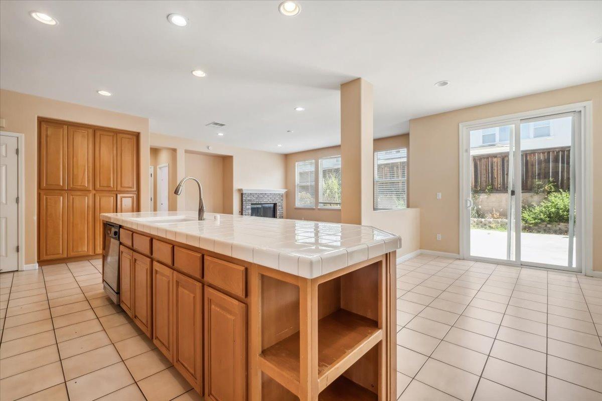 Detail Gallery Image 14 of 45 For 1012 Rock Harbor Pt, Hercules,  CA 94547 - 4 Beds | 4 Baths