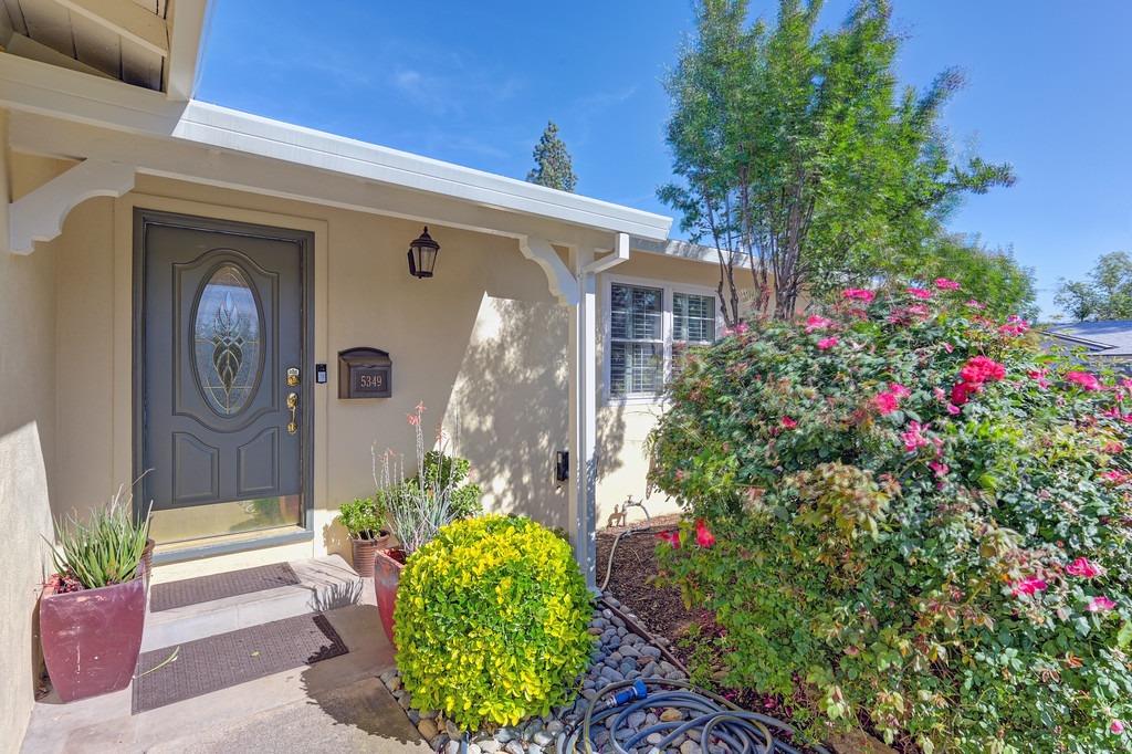 Detail Gallery Image 4 of 31 For 5349 Mcmillan Dr, Fair Oaks,  CA 95628 - 3 Beds | 2 Baths