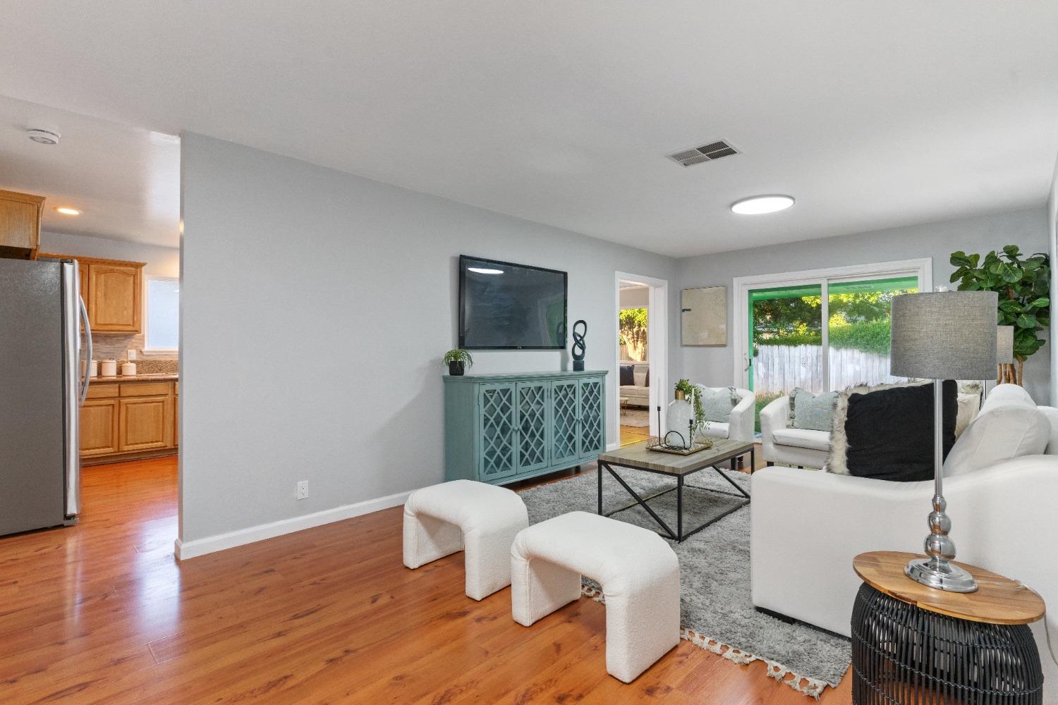 Detail Gallery Image 1 of 39 For 7477 21st St, Sacramento,  CA 95822 - 3 Beds | 2 Baths
