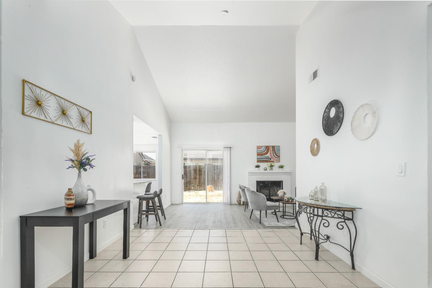 Detail Gallery Image 3 of 29 For 8004 Parkgate Way, Sacramento,  CA 95828 - 4 Beds | 2 Baths