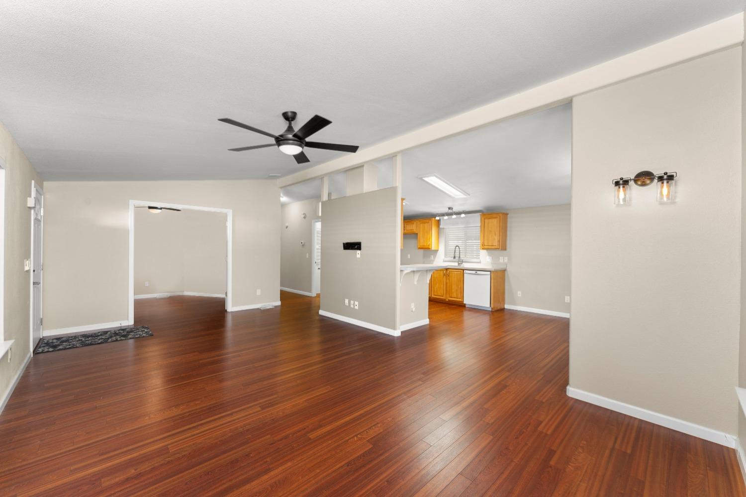 Detail Gallery Image 15 of 58 For 136 Pinebrook Dr, Folsom,  CA 95630 - 2 Beds | 2 Baths