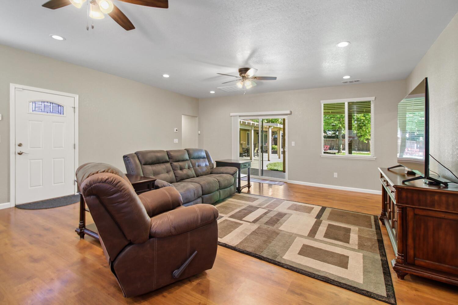 Detail Gallery Image 44 of 76 For 8348 Polo Crosse Ave, Sacramento,  CA 95829 - 5 Beds | 4 Baths
