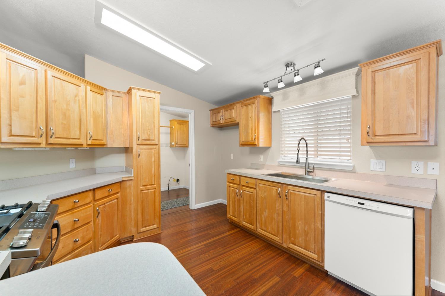 Detail Gallery Image 27 of 58 For 136 Pinebrook Dr, Folsom,  CA 95630 - 2 Beds | 2 Baths