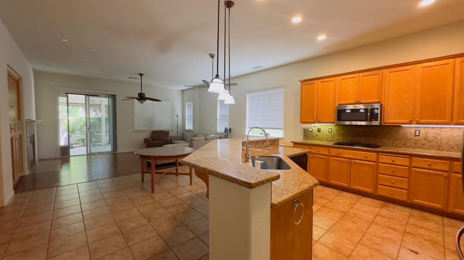 Detail Gallery Image 5 of 23 For 3024 Dovehouse Ct, Modesto,  CA 95355 - 4 Beds | 2 Baths