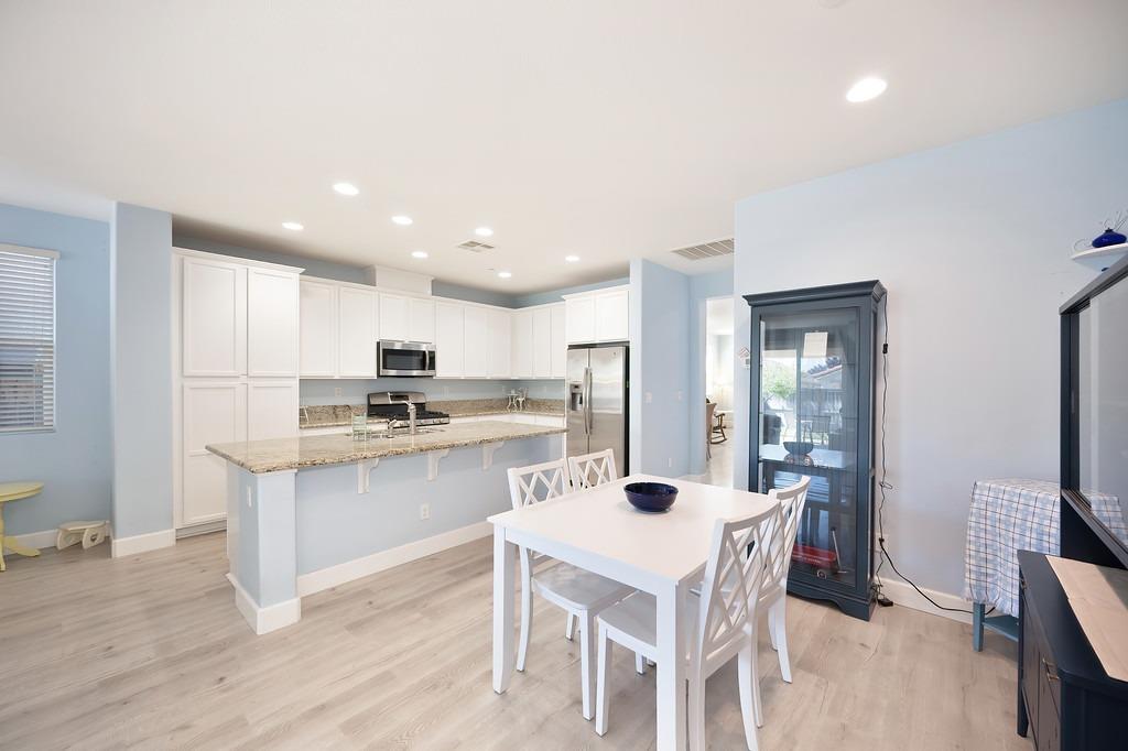 Detail Gallery Image 8 of 30 For 4869 Tusk Way, Elk Grove,  CA 95757 - 3 Beds | 2 Baths