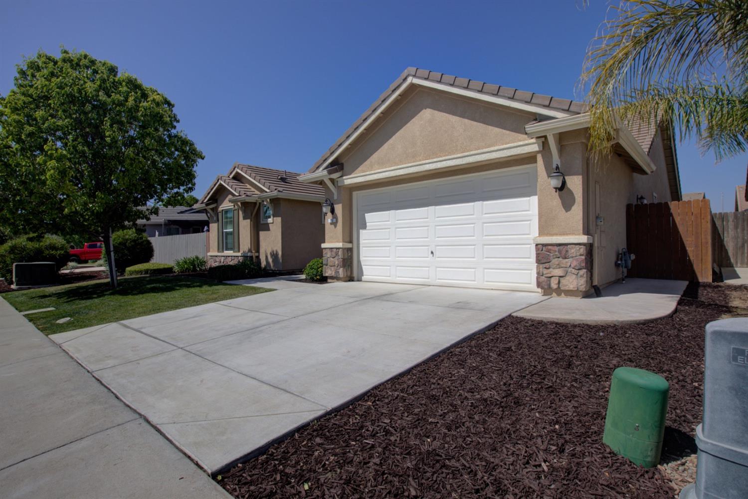 Detail Gallery Image 2 of 54 For 731 Big Ben Ct, Newman,  CA 95360 - 4 Beds | 2 Baths