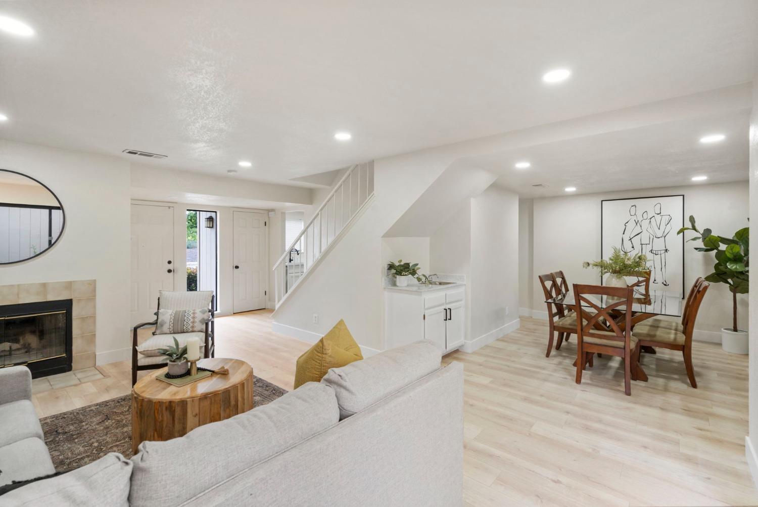Detail Gallery Image 5 of 24 For 6870 Calvine Rd, Sacramento,  CA 95823 - 3 Beds | 2/1 Baths