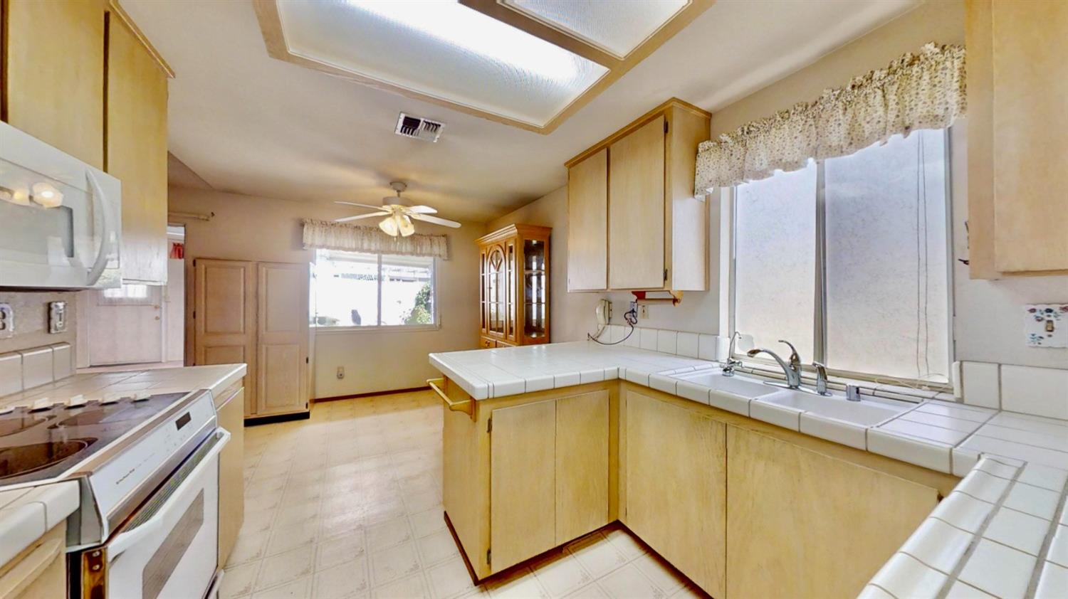 Detail Gallery Image 13 of 28 For 7657 Suncountry Ln, Sacramento,  CA 95828 - 2 Beds | 2 Baths