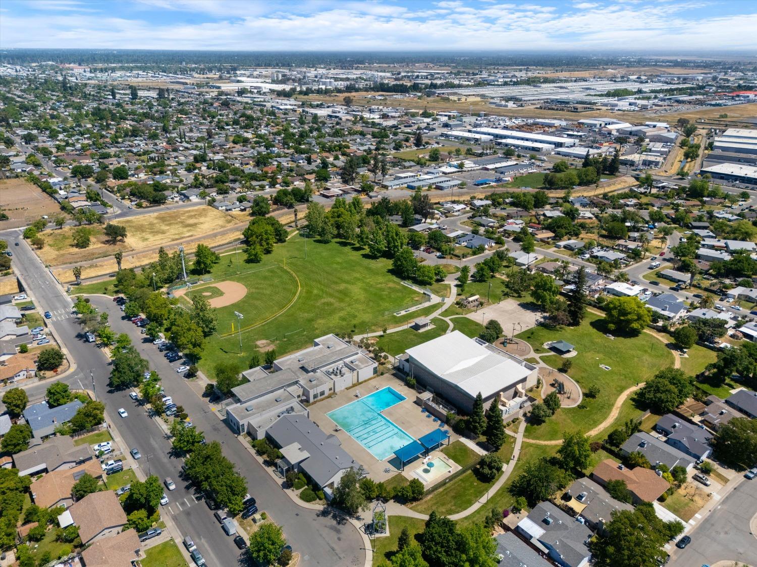 Detail Gallery Image 28 of 32 For 7637 Maralee Way, Sacramento,  CA 95824 - 4 Beds | 2 Baths