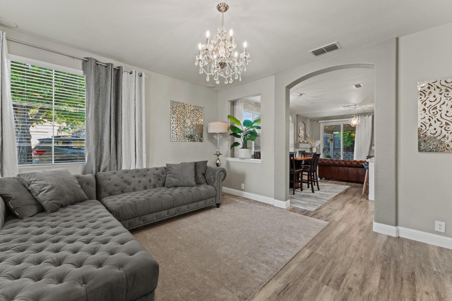 Detail Gallery Image 6 of 31 For 5844 Blue Beech Ct, Antelope,  CA 95843 - 4 Beds | 2 Baths
