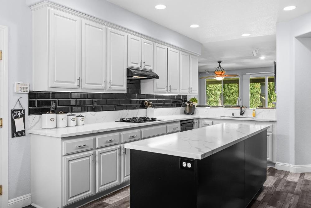 Detail Gallery Image 2 of 38 For 2501 Mabry Dr, Sacramento,  CA 95835 - 4 Beds | 3 Baths