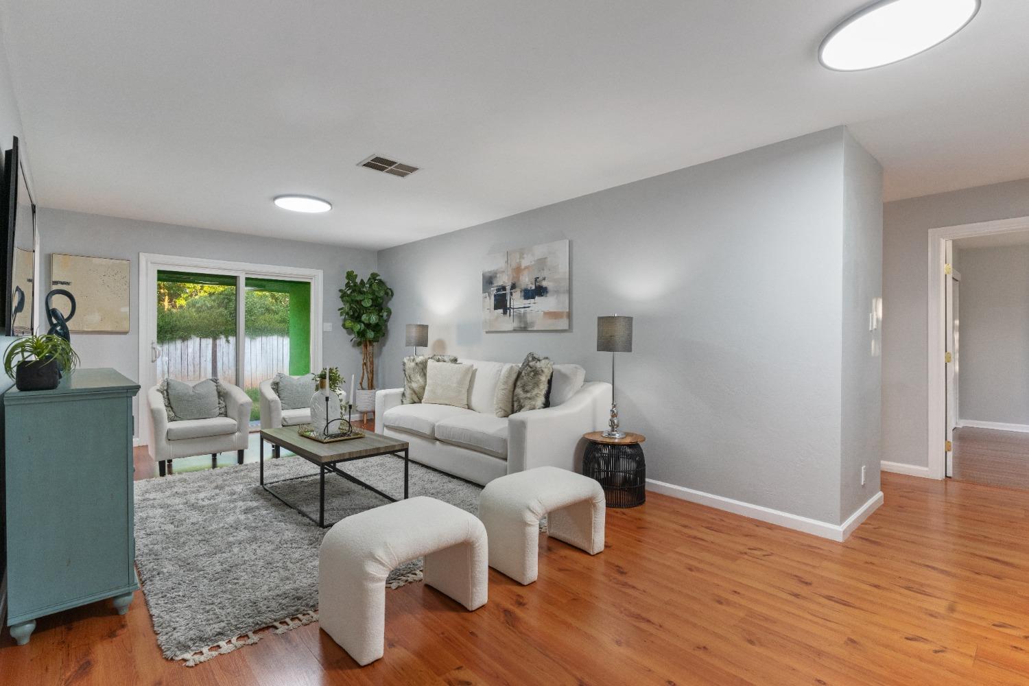 Detail Gallery Image 5 of 39 For 7477 21st St, Sacramento,  CA 95822 - 3 Beds | 2 Baths
