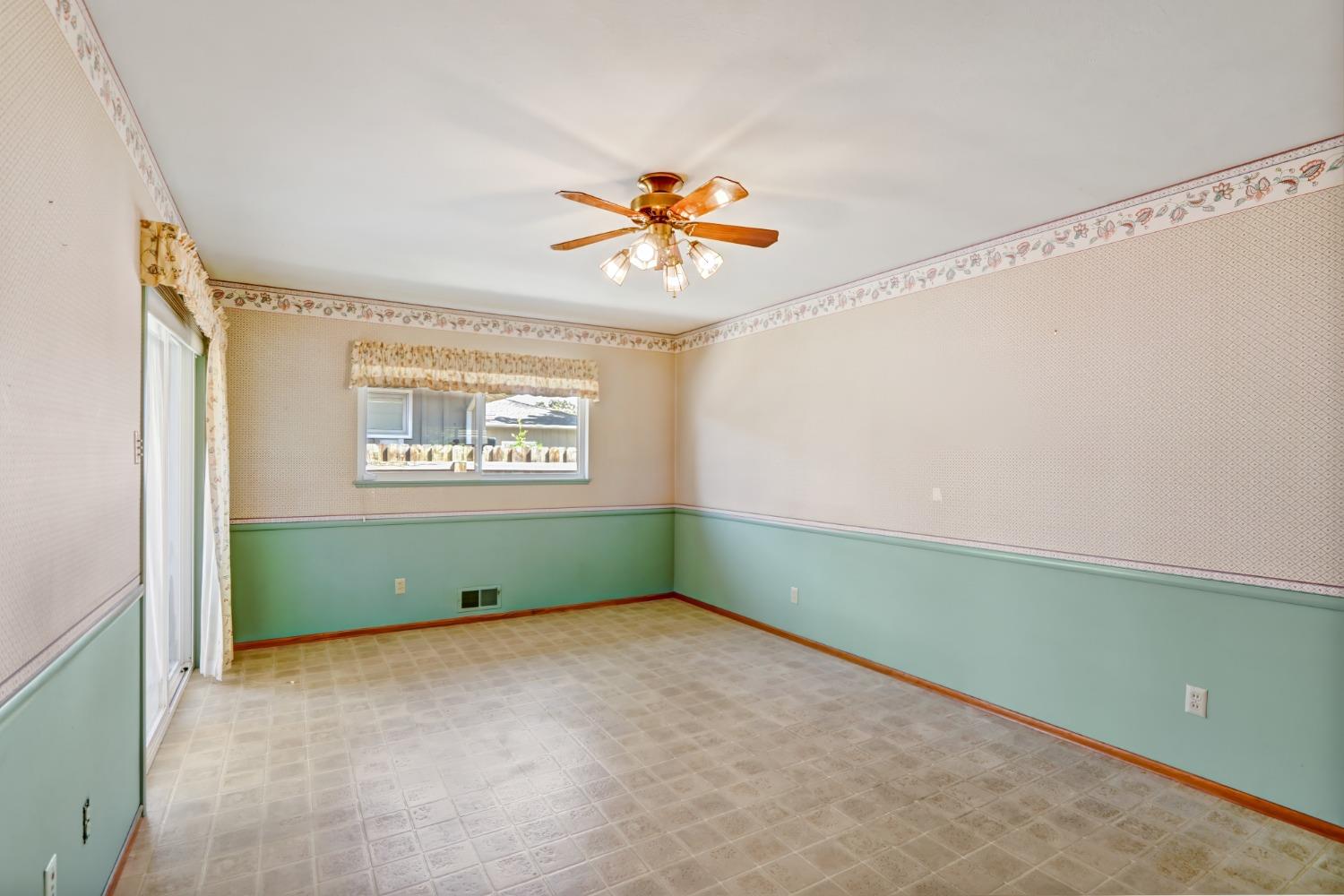 Detail Gallery Image 5 of 27 For 4767 Bowerwood Dr, Carmichael,  CA 95608 - 3 Beds | 2 Baths