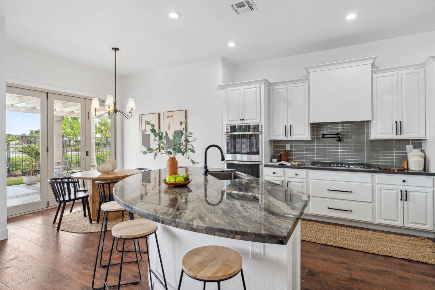 Detail Gallery Image 11 of 33 For 261 Vista Creek Cir, Sacramento,  CA 95835 - 5 Beds | 3/1 Baths