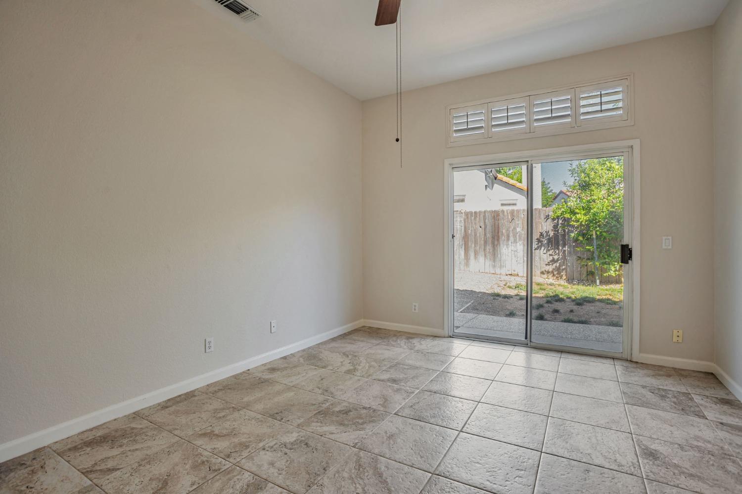 Detail Gallery Image 26 of 47 For 9034 Acorn Ridge Cir, Elk Grove,  CA 95758 - 4 Beds | 2 Baths