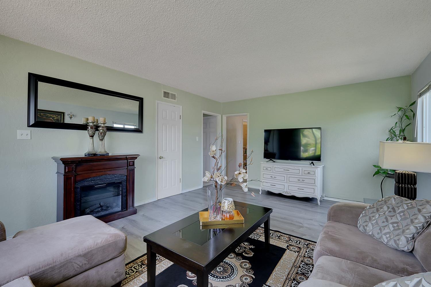 Detail Gallery Image 9 of 47 For 7612 Beth, Sacramento,  CA 95832 - 3 Beds | 2 Baths