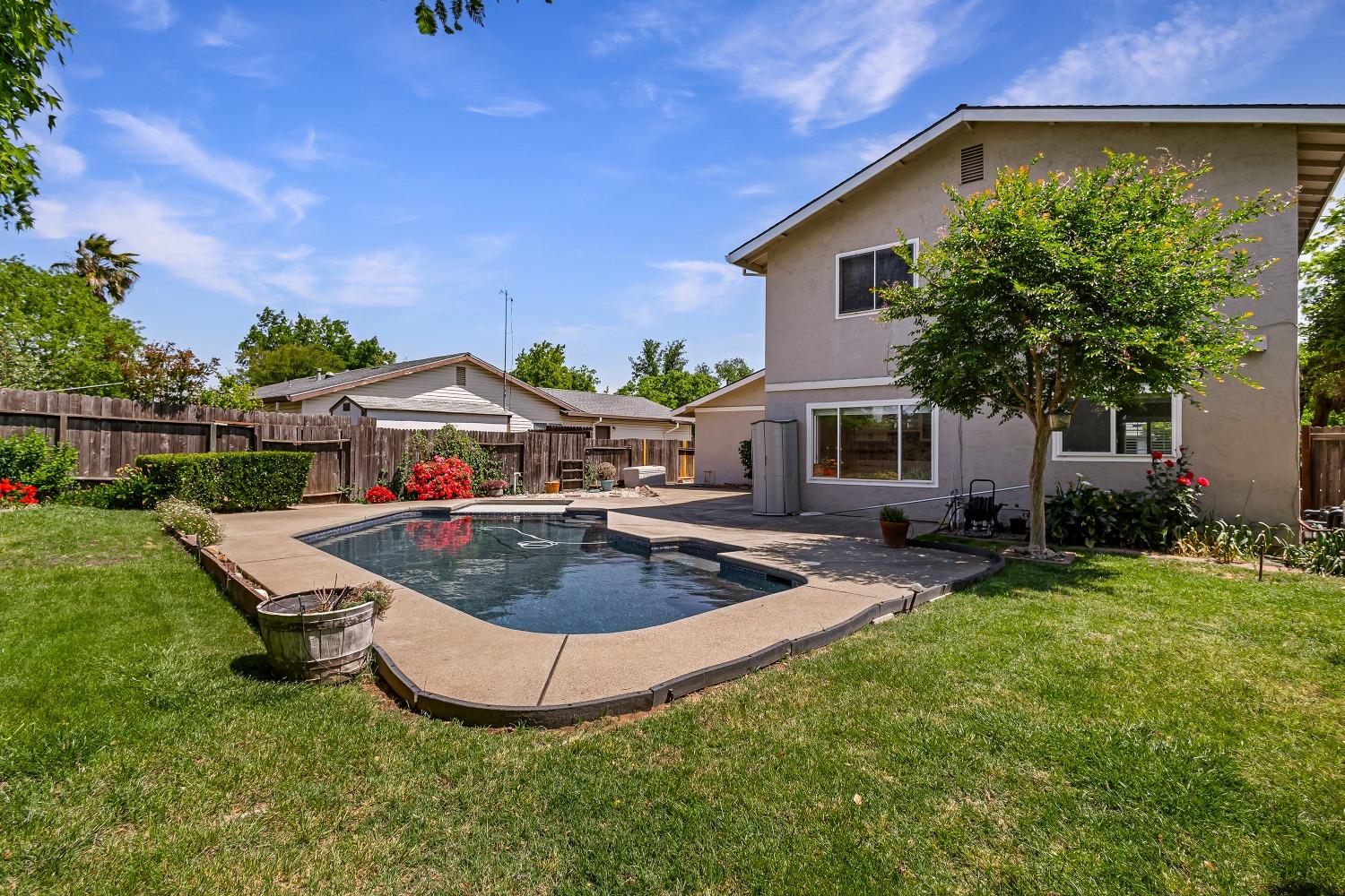 Detail Gallery Image 34 of 52 For 6627 Creekmont Way, Citrus Heights,  CA 95621 - 4 Beds | 2/1 Baths