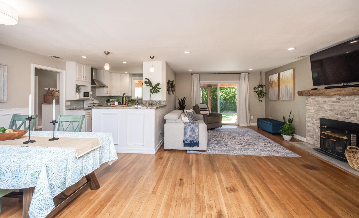 Detail Gallery Image 4 of 57 For 2112 Lorenzo Ln, Sacramento,  CA 95864 - 4 Beds | 2 Baths