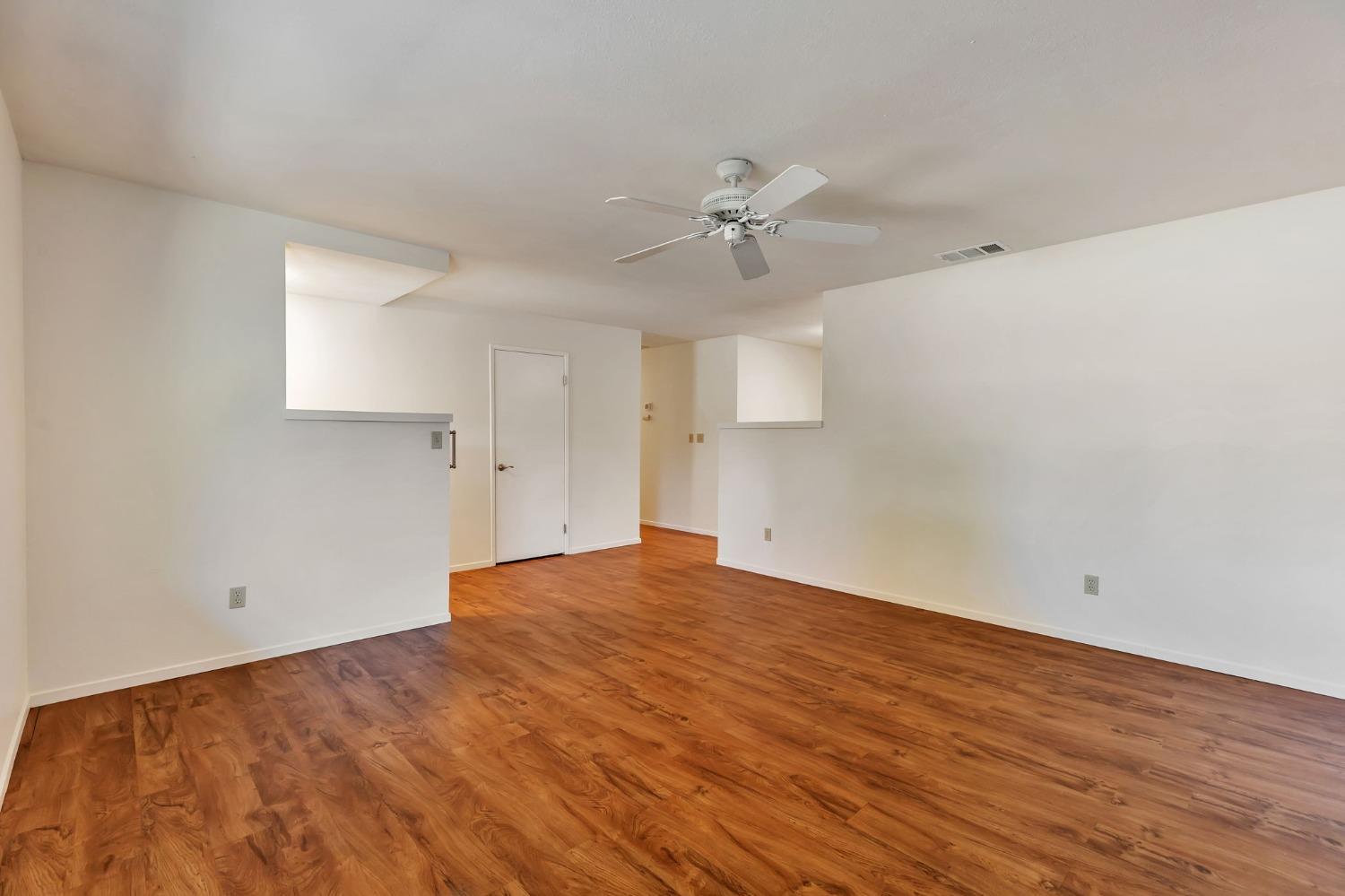 Detail Gallery Image 8 of 36 For 6522 Woodpark Way, Citrus Heights,  CA 95621 - 3 Beds | 2 Baths