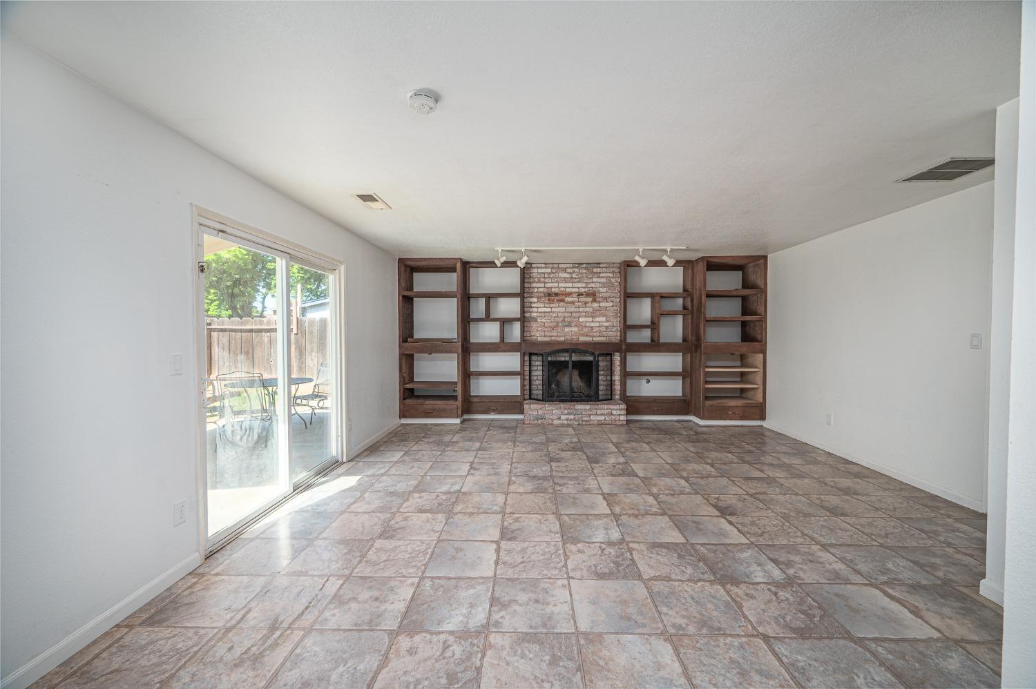 Detail Gallery Image 16 of 50 For 2104 Golden Leaf Ct, Modesto,  CA 95355 - 4 Beds | 2/1 Baths