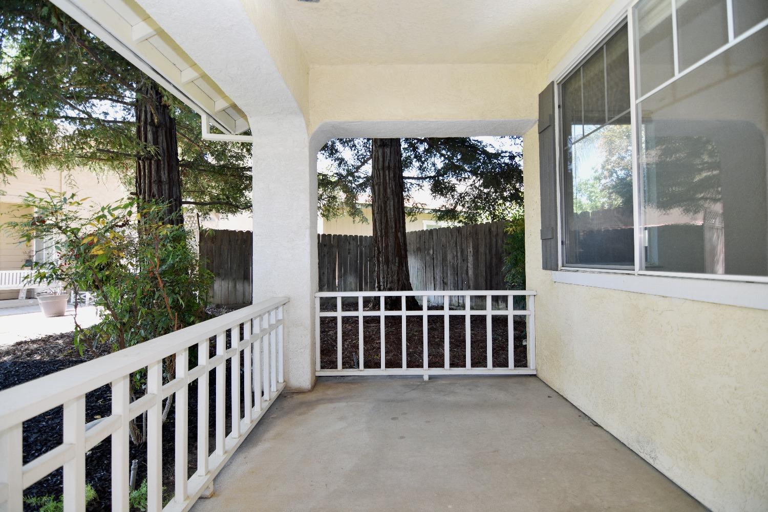 Detail Gallery Image 4 of 46 For 1070 Button Ct, Turlock,  CA 95382 - 5 Beds | 3 Baths