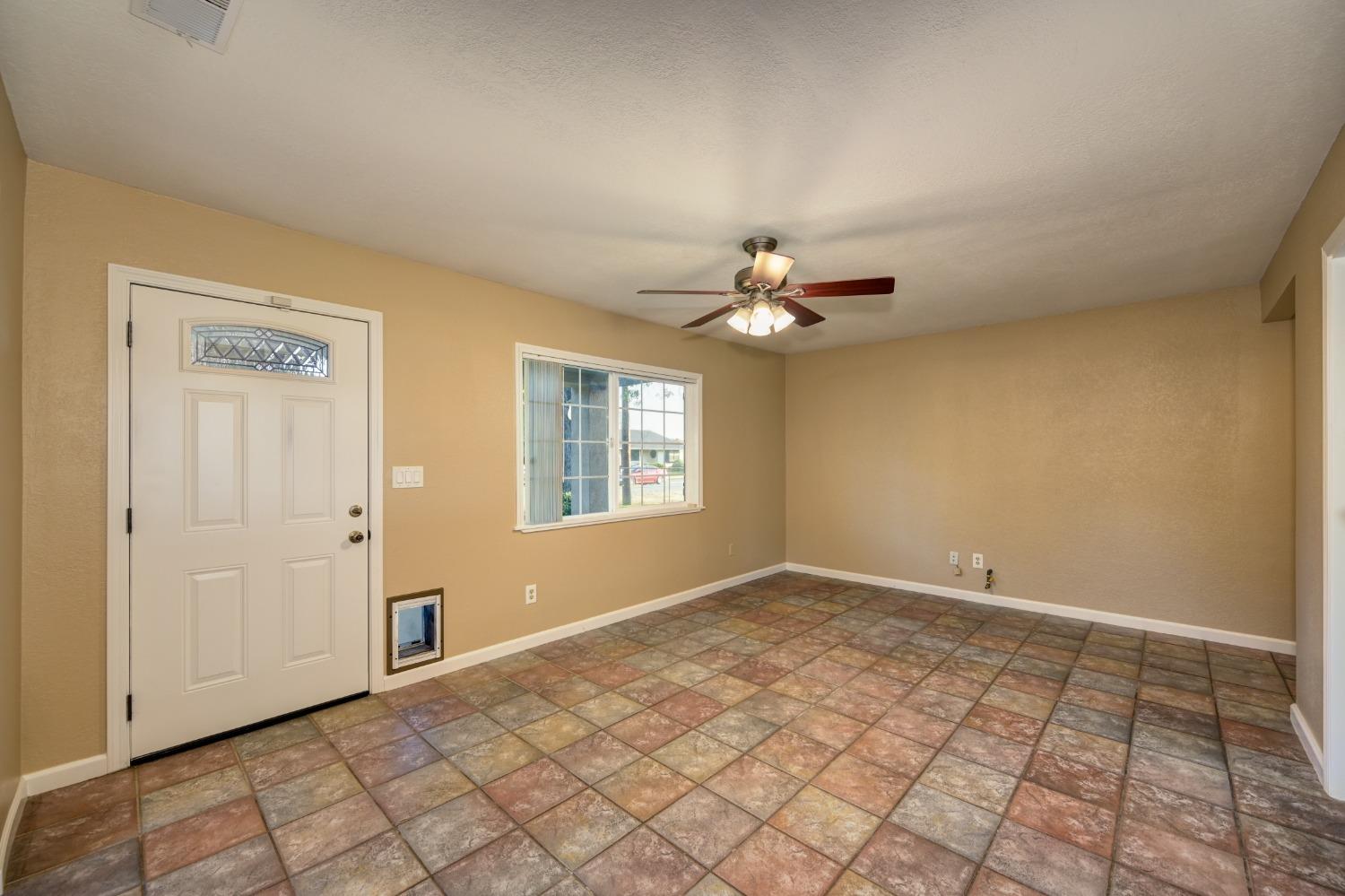 Detail Gallery Image 4 of 39 For 1429 Ascot Ave, Rio Linda,  CA 95673 - 3 Beds | 2 Baths