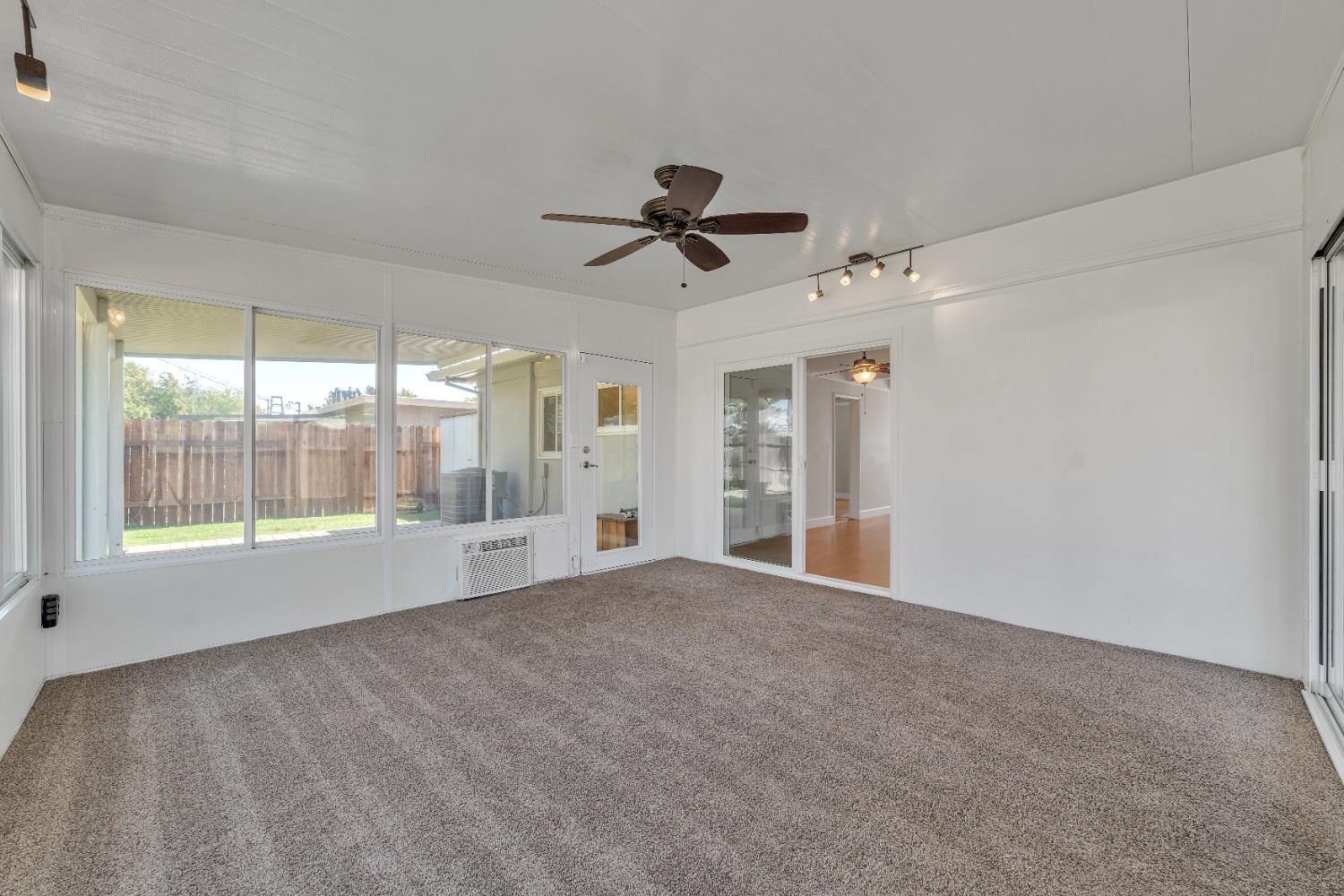 Detail Gallery Image 13 of 25 For 2124 Byron Rd, Sacramento,  CA 95825 - 2 Beds | 1 Baths