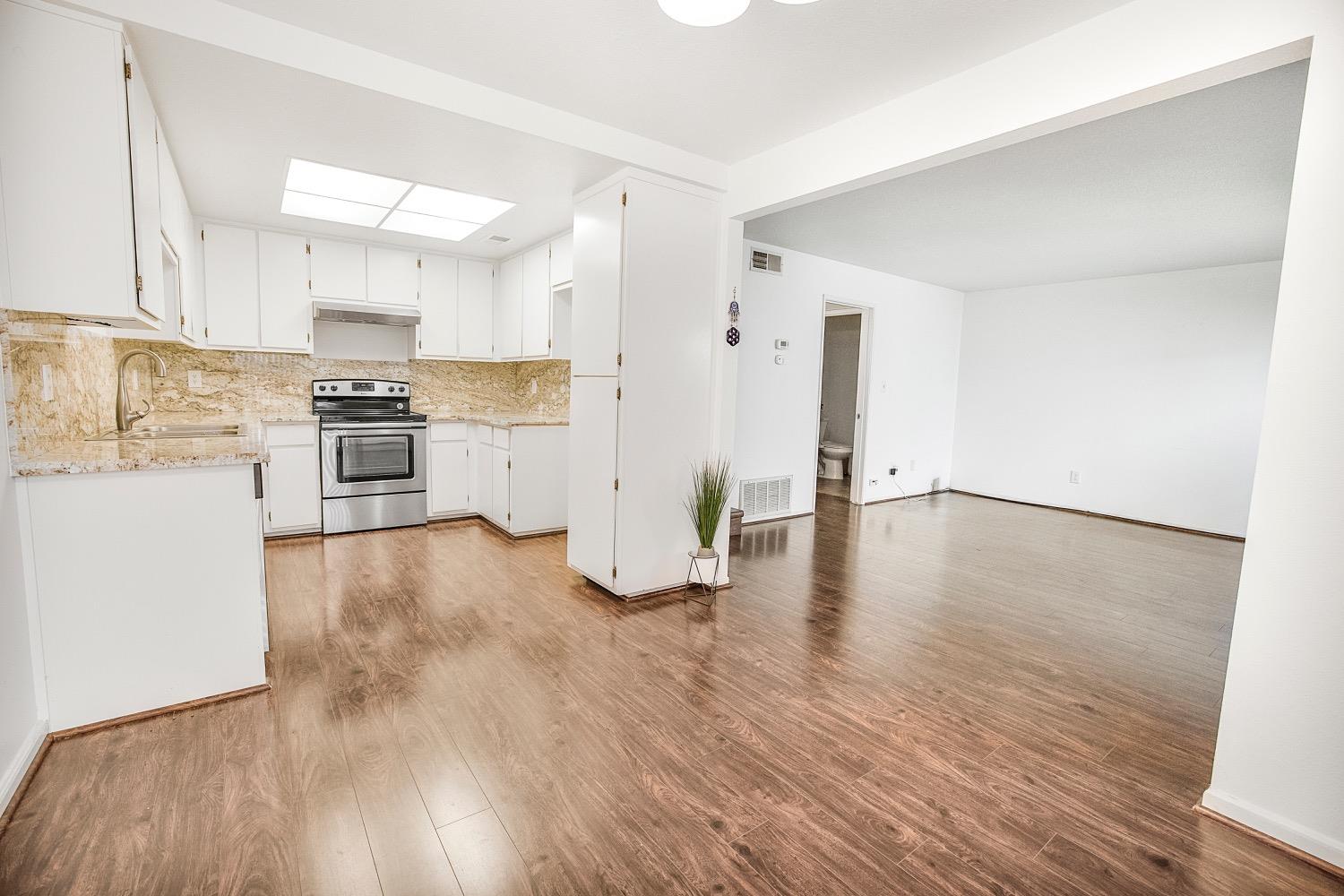 Photo #7: 225059014 Listing: Photo #7