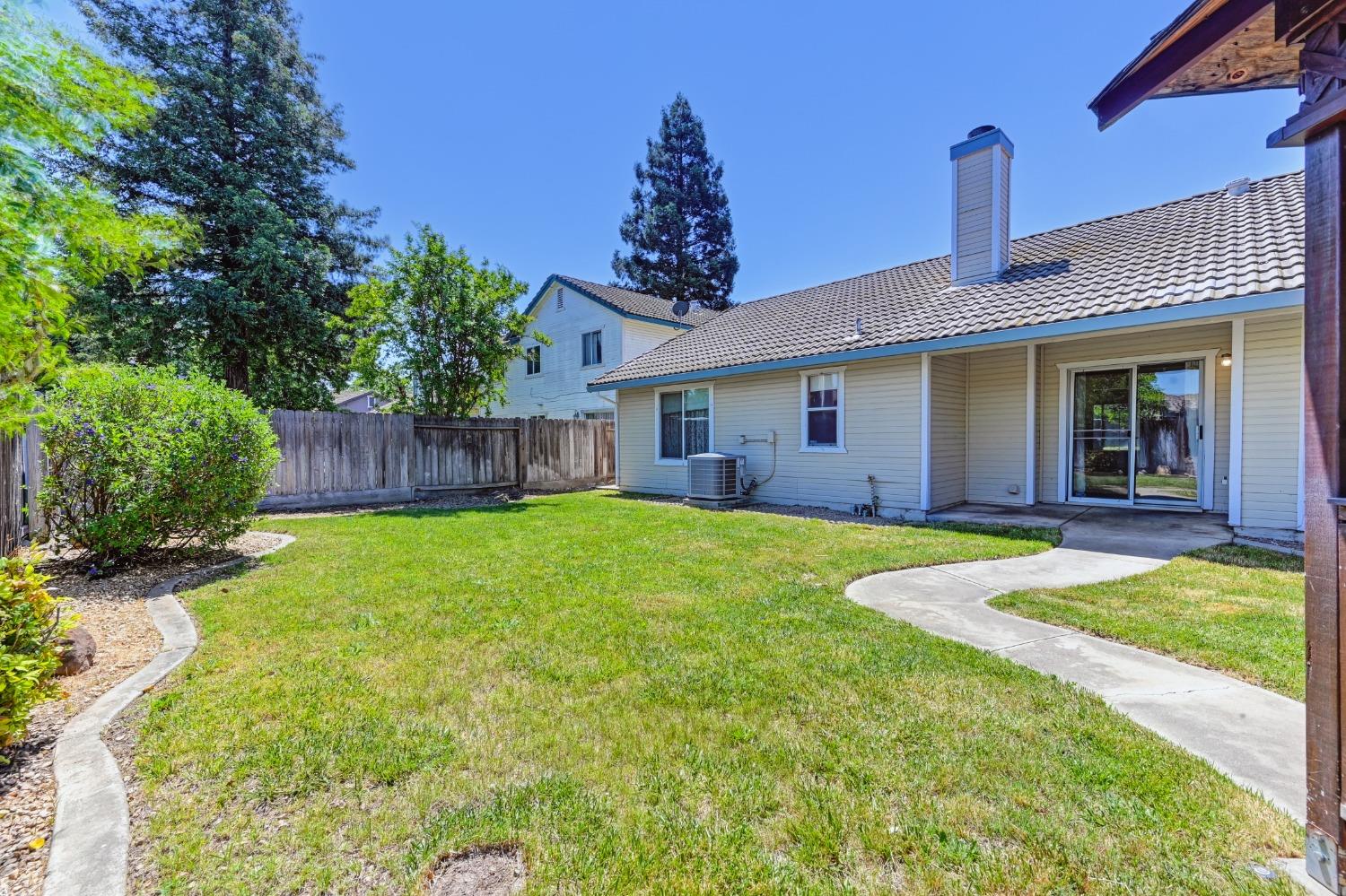 Detail Gallery Image 30 of 39 For 8211 Montreux Way, Sacramento,  CA 95828 - 3 Beds | 2 Baths