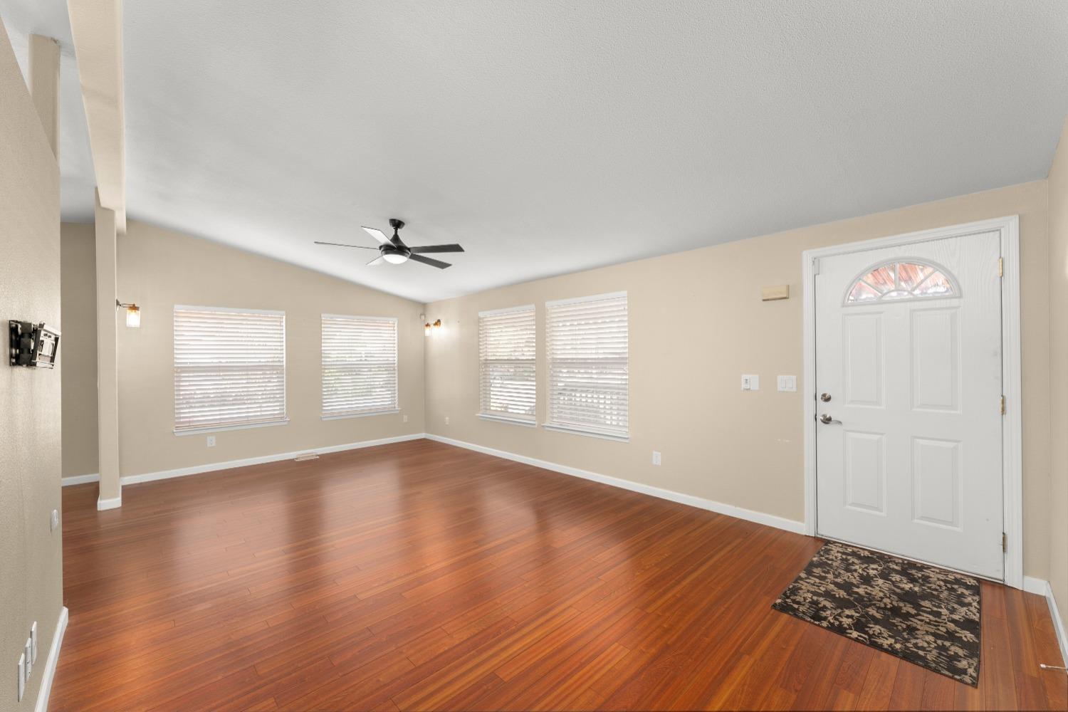 Detail Gallery Image 11 of 58 For 136 Pinebrook Dr, Folsom,  CA 95630 - 2 Beds | 2 Baths