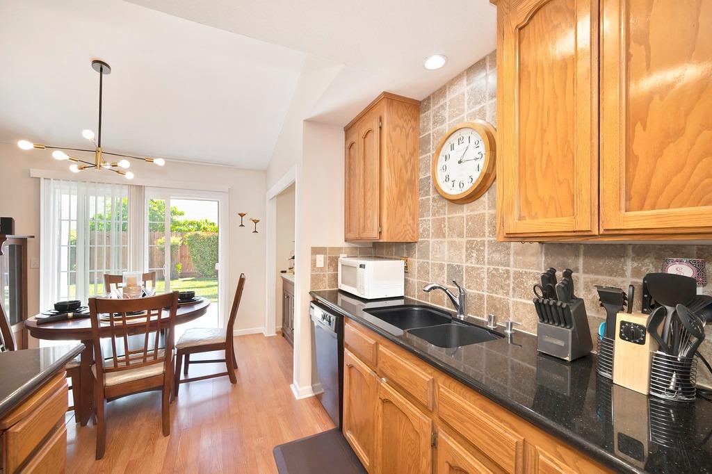 Detail Gallery Image 10 of 21 For 9020 Amador Valley Ct, Sacramento,  CA 95829 - 3 Beds | 2 Baths