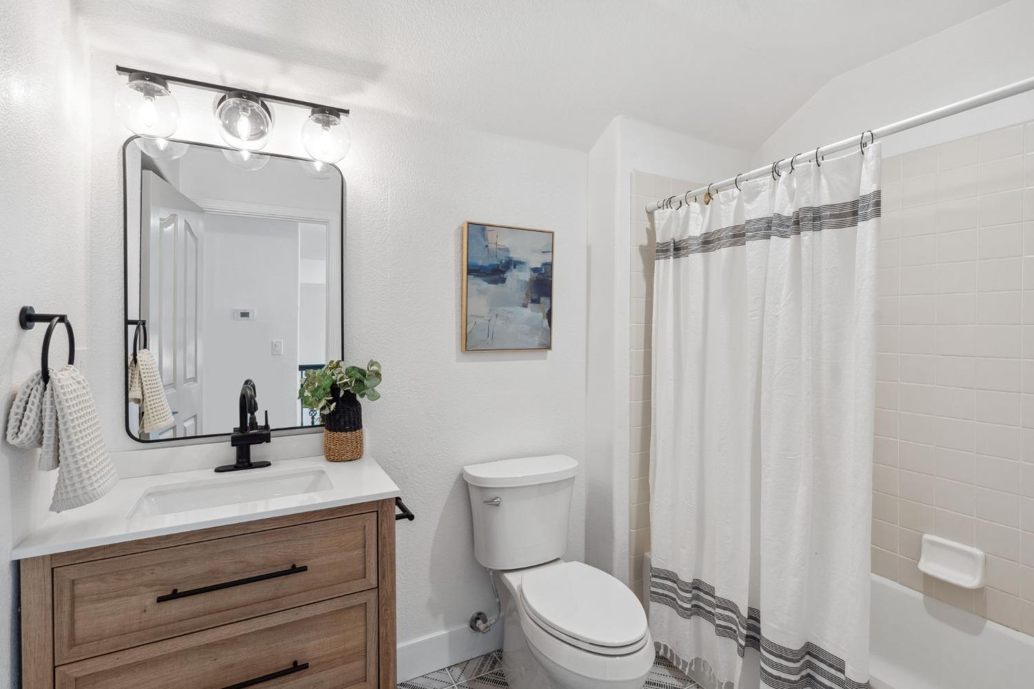 Detail Gallery Image 29 of 33 For 261 Vista Creek Cir, Sacramento,  CA 95835 - 5 Beds | 3/1 Baths