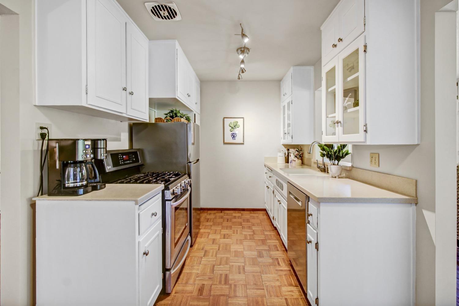 Detail Gallery Image 13 of 73 For 1837 Drew Ct, Carmichael,  CA 95608 - 4 Beds | 2 Baths