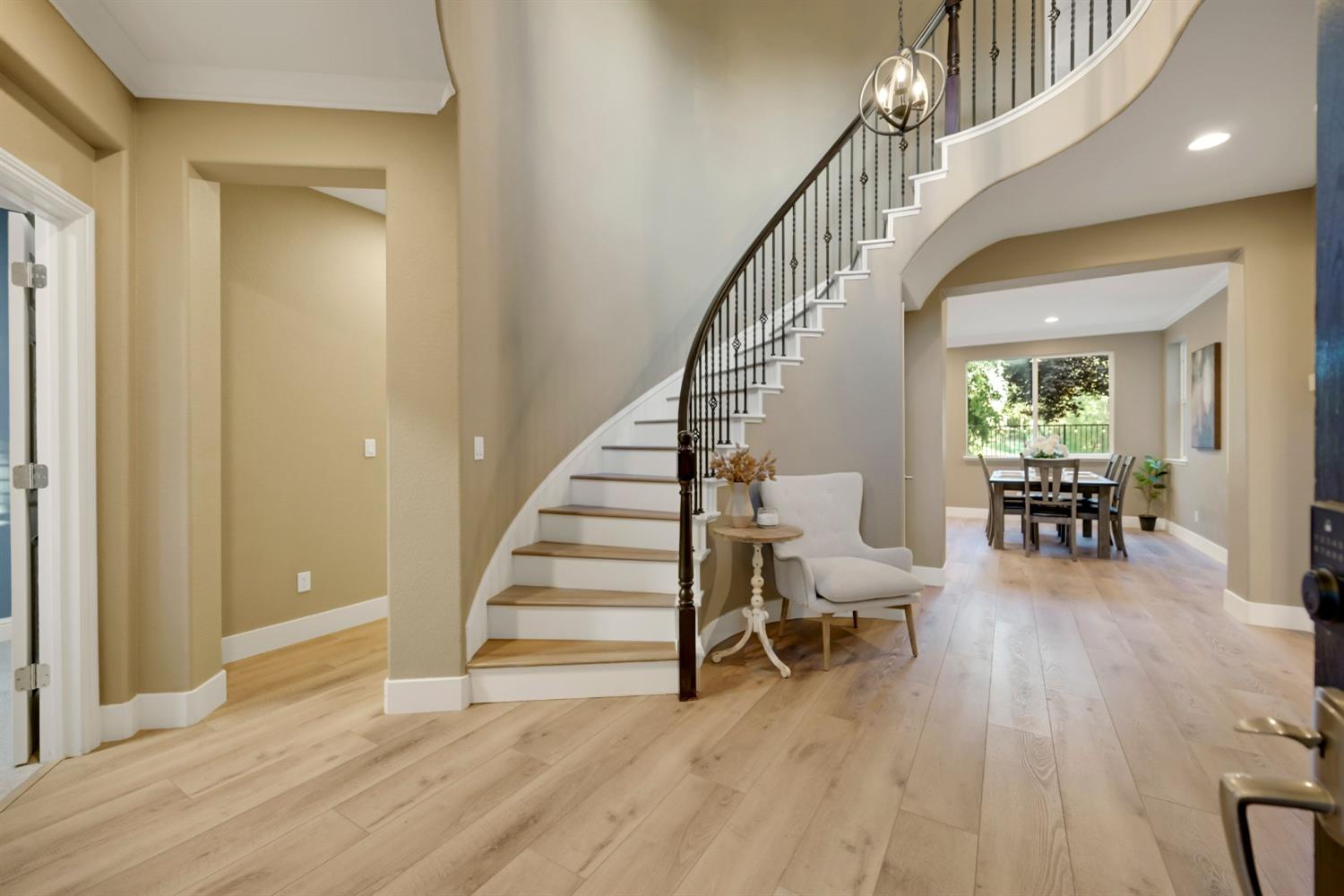 Detail Gallery Image 7 of 48 For 961 Glennfinnan Way, Folsom,  CA 95630 - 5 Beds | 3 Baths