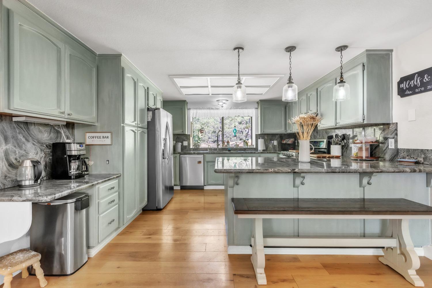 Detail Gallery Image 9 of 35 For 540 Clay Canyon Ct, Colfax,  CA 95713 - 4 Beds | 3 Baths