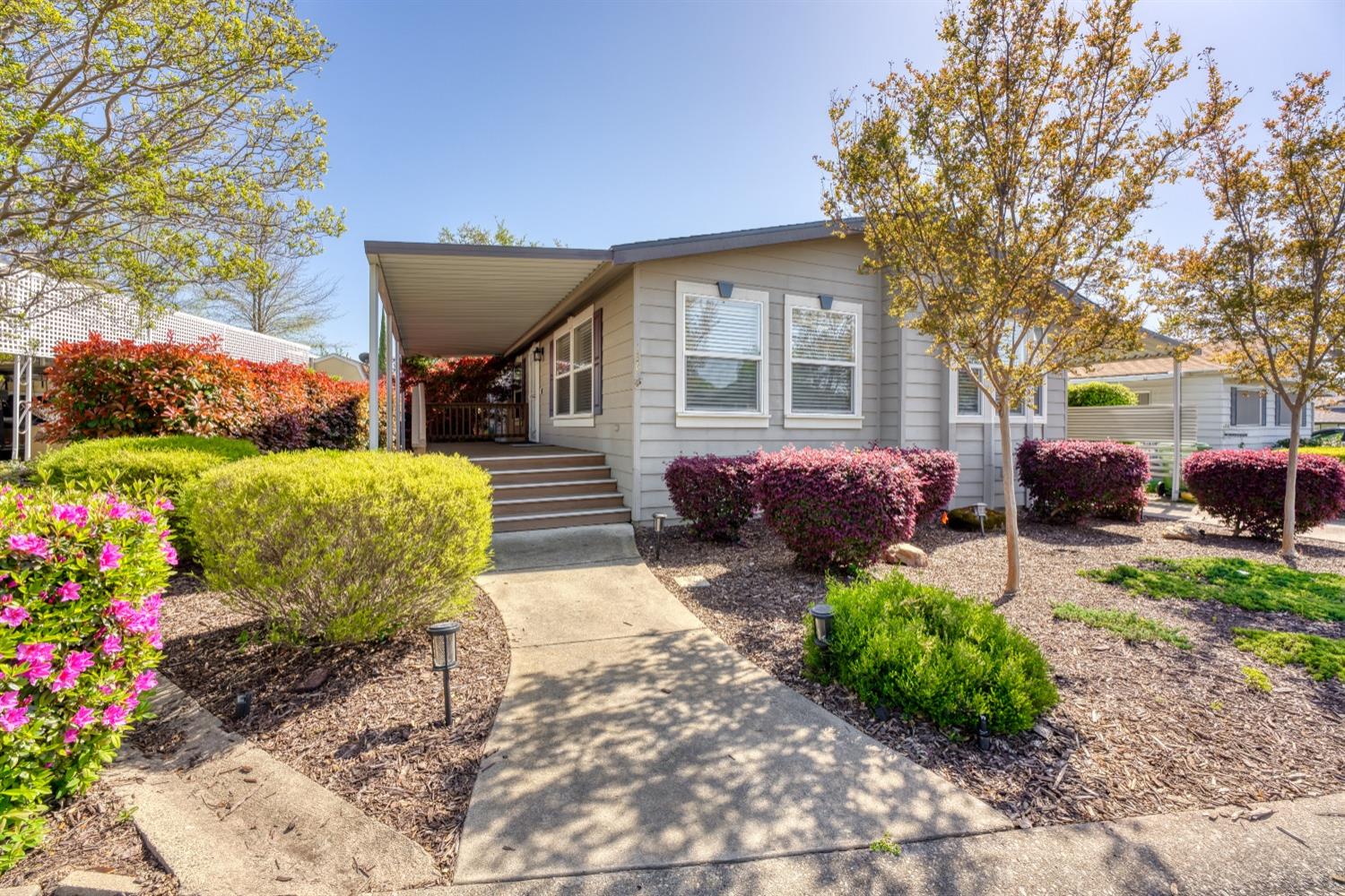 Detail Gallery Image 2 of 58 For 136 Pinebrook Dr, Folsom,  CA 95630 - 2 Beds | 2 Baths