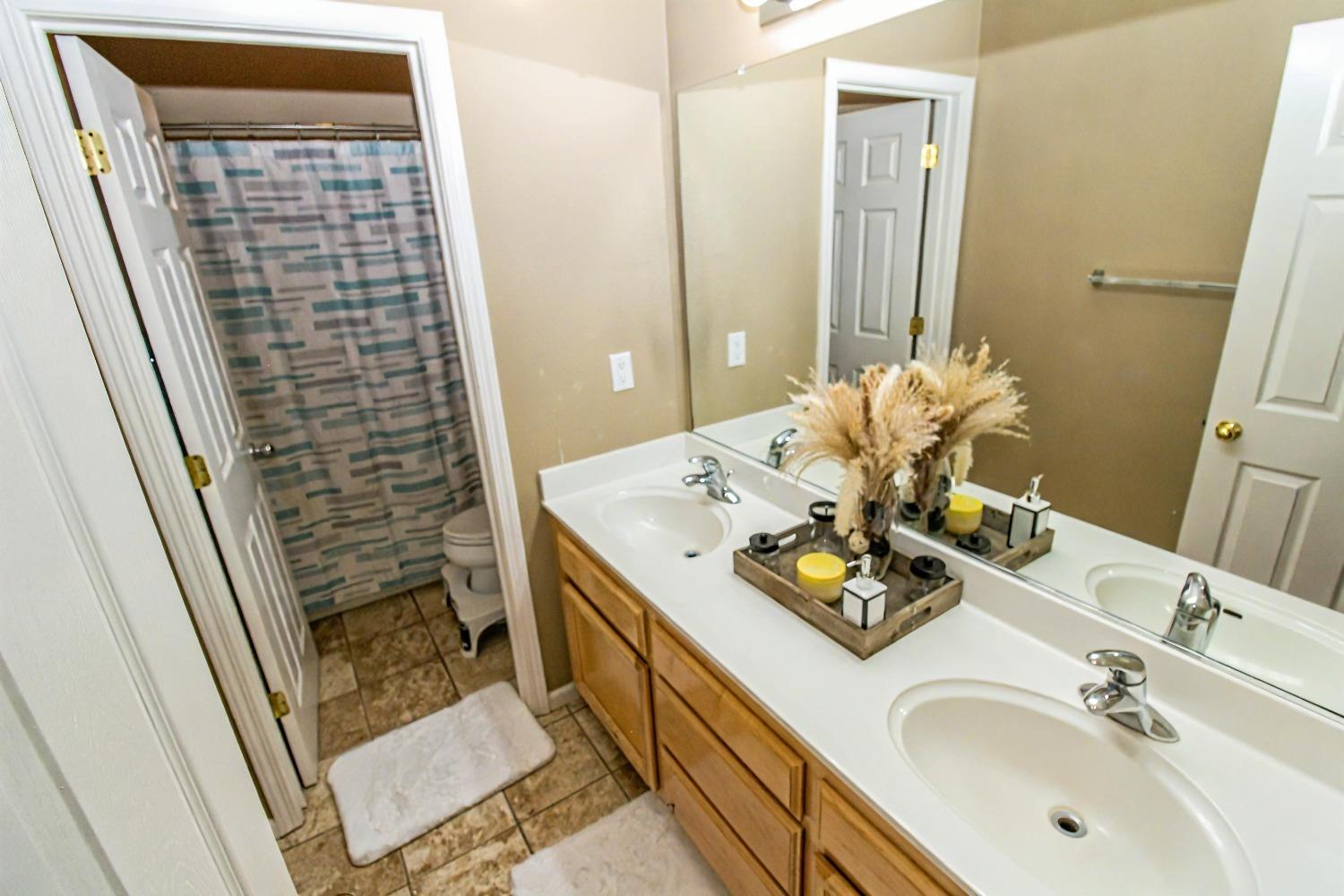 Detail Gallery Image 13 of 24 For 1193 Silver Spur Way, Plumas Lake,  CA 95961 - 4 Beds | 2 Baths