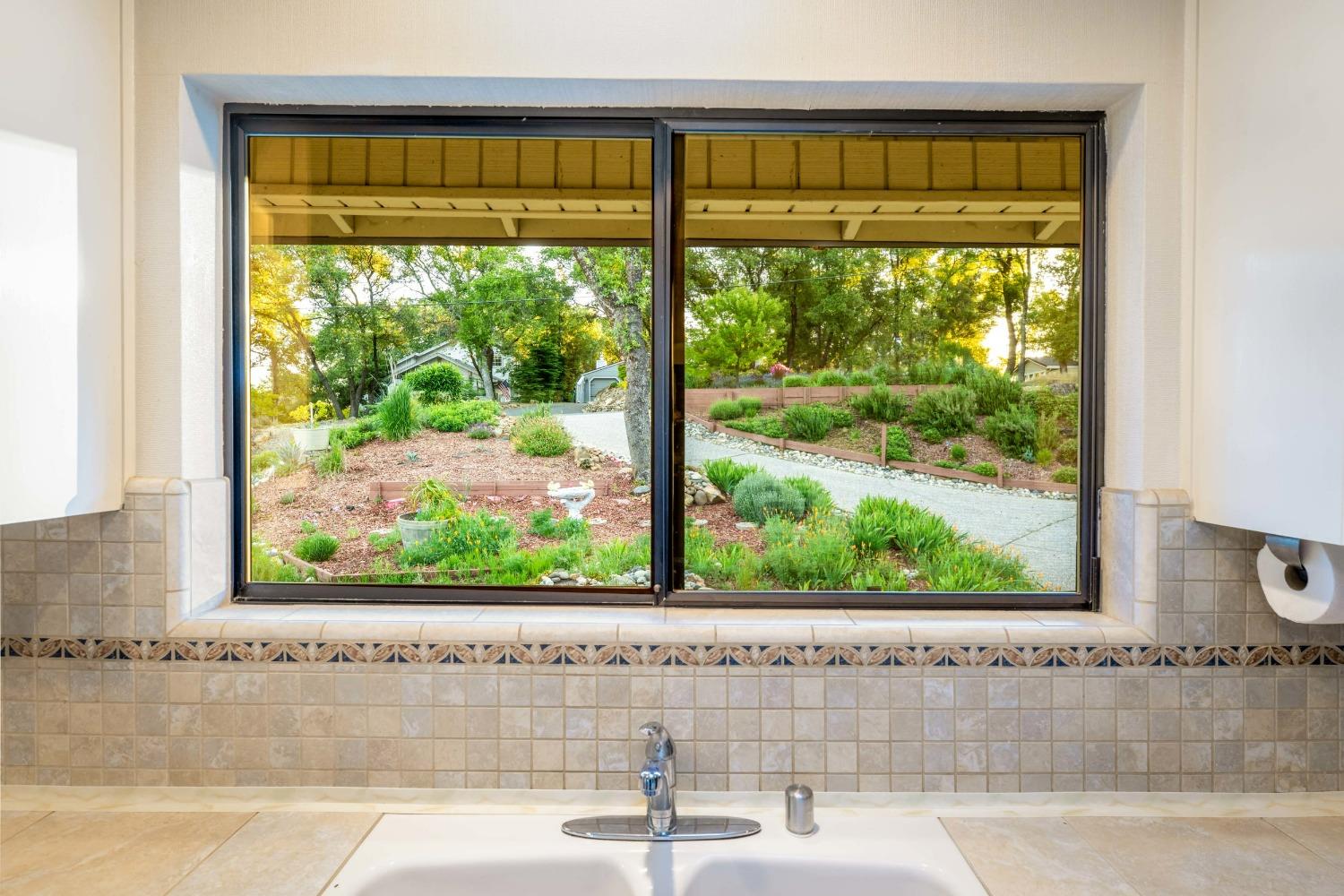 Detail Gallery Image 19 of 54 For 20029 Echo Blue Dr, Penn Valley,  CA 95946 - 3 Beds | 2 Baths