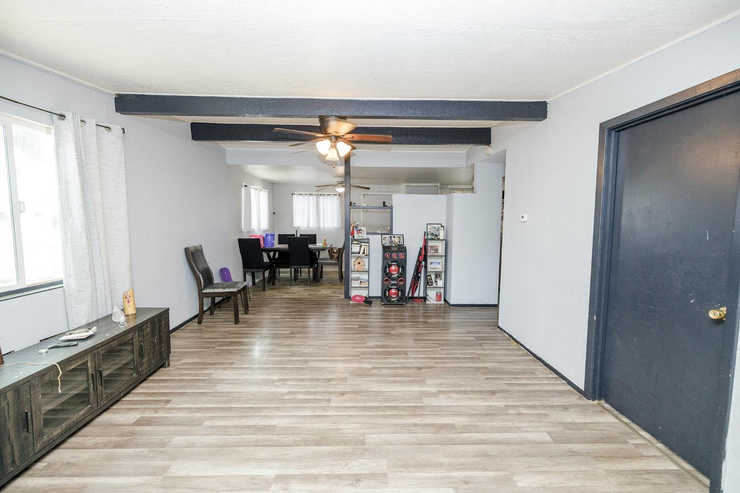 Detail Gallery Image 4 of 19 For 2709 Sparks Way, Modesto,  CA 95350 - 3 Beds | 1 Baths