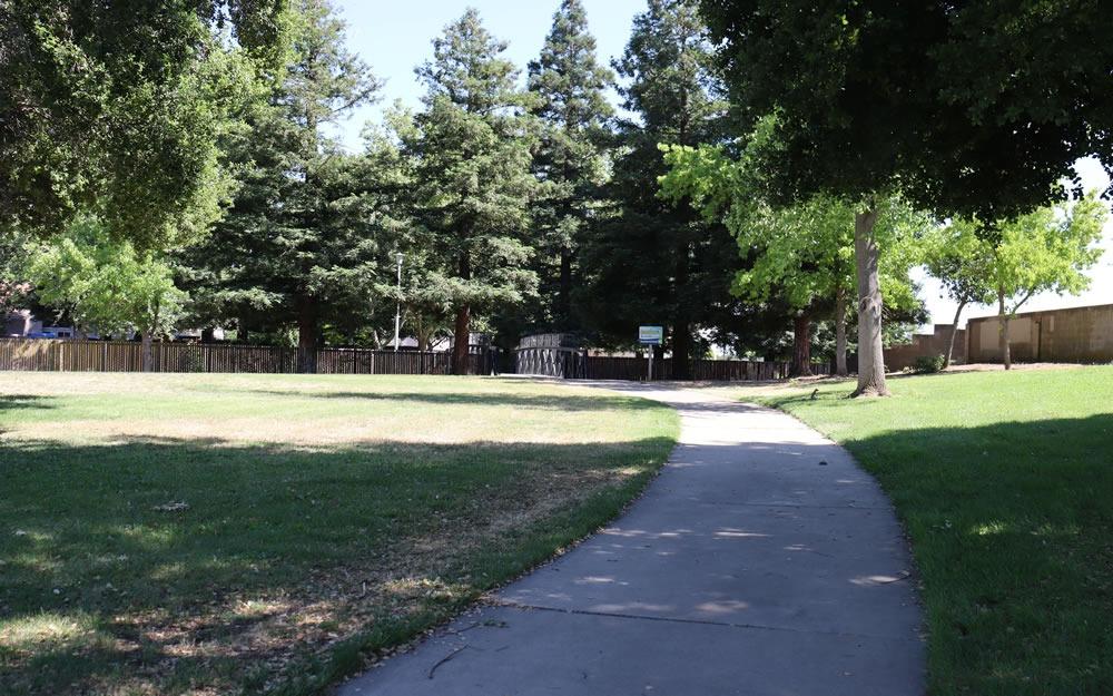 Detail Gallery Image 35 of 39 For 8211 Montreux Way, Sacramento,  CA 95828 - 3 Beds | 2 Baths