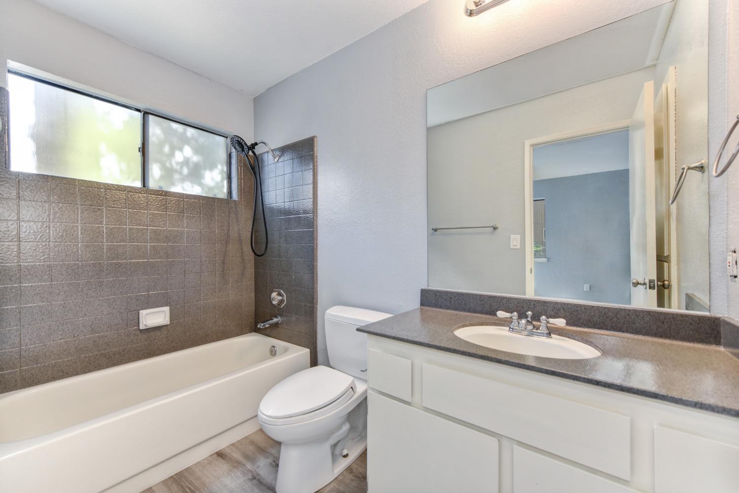 Photo #11: 225058589 Listing: Photo #11