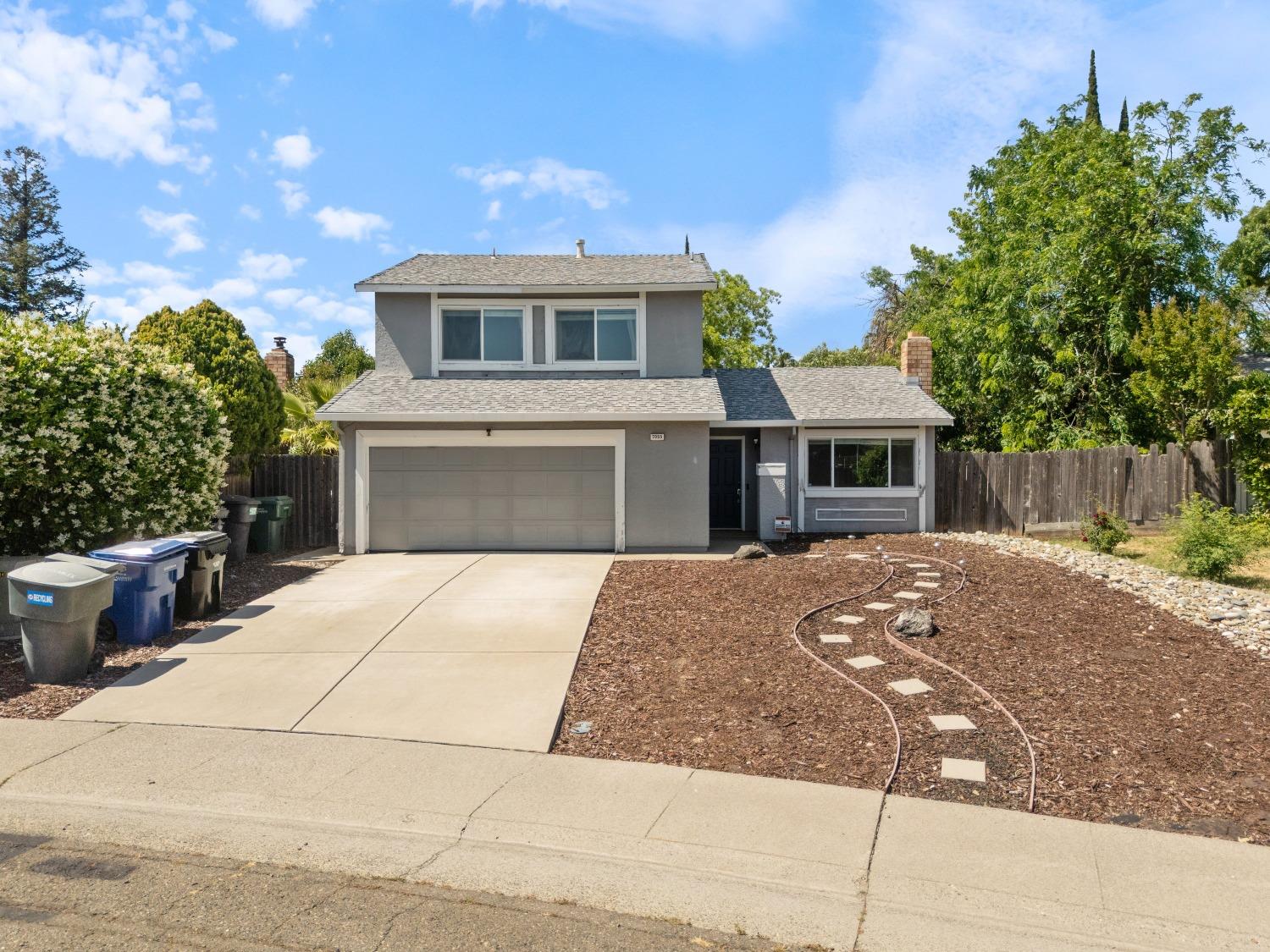 Detail Gallery Image 2 of 33 For 7055 Woodrick Way, Sacramento,  CA 95842 - 4 Beds | 2/1 Baths