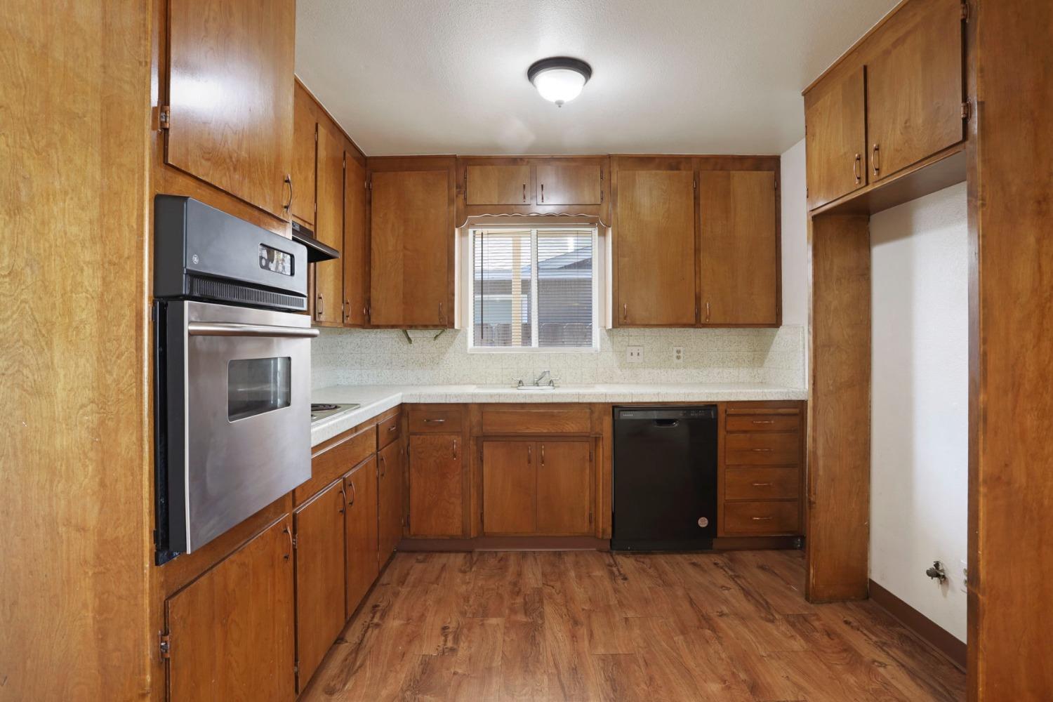 Detail Gallery Image 9 of 33 For 1806 Larkspur Ln, Ceres,  CA 95307 - 3 Beds | 2 Baths