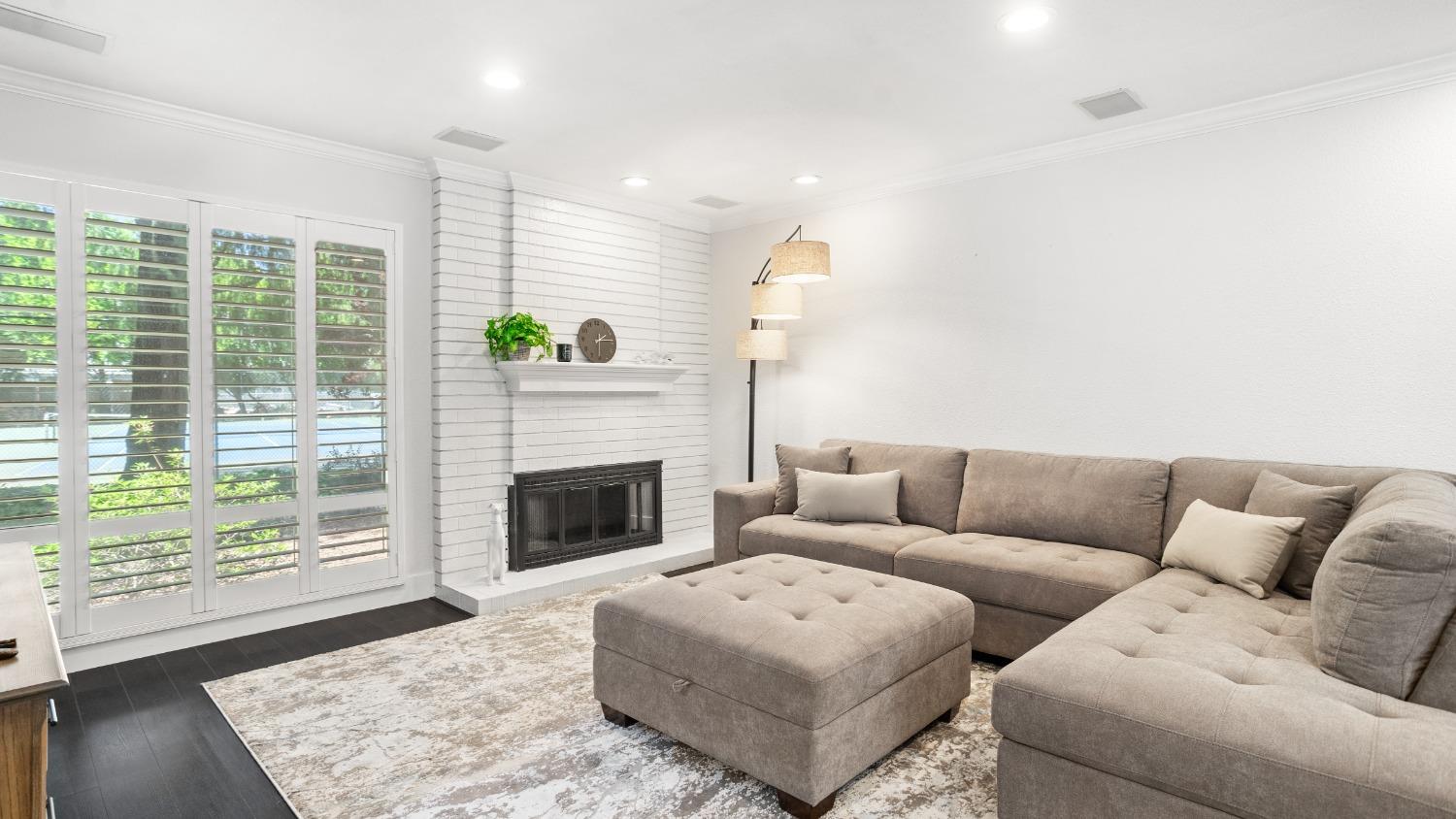 Elmhurst Circle, Sacramento, California image 8