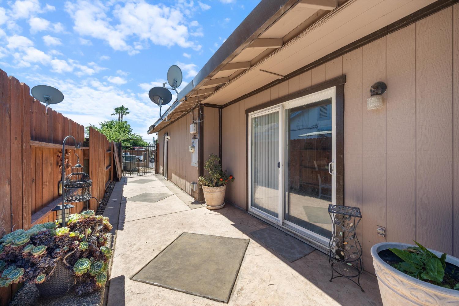 Detail Gallery Image 24 of 32 For 7637 Maralee Way, Sacramento,  CA 95824 - 4 Beds | 2 Baths