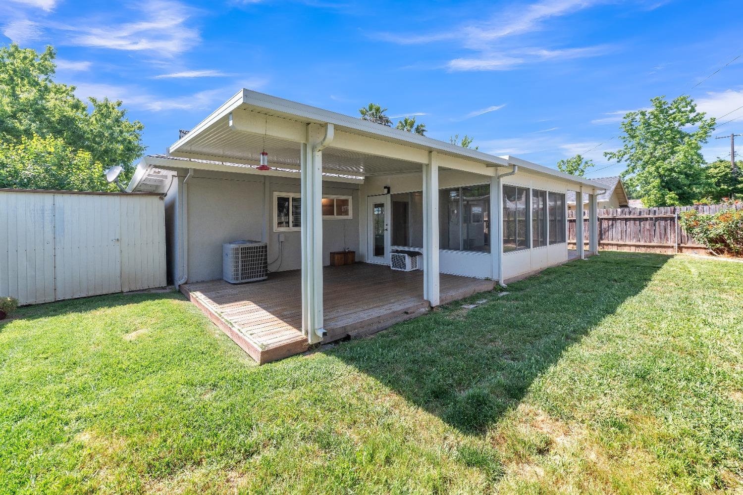Detail Gallery Image 23 of 25 For 2124 Byron Rd, Sacramento,  CA 95825 - 2 Beds | 1 Baths