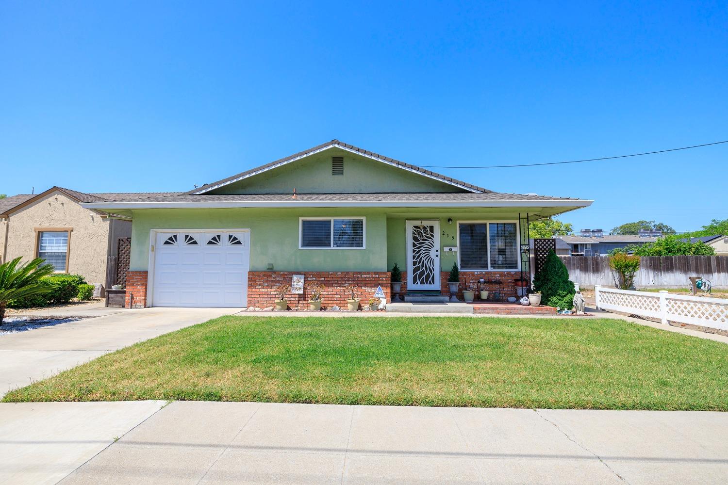 N Lincoln Avenue, Manteca, California image 2