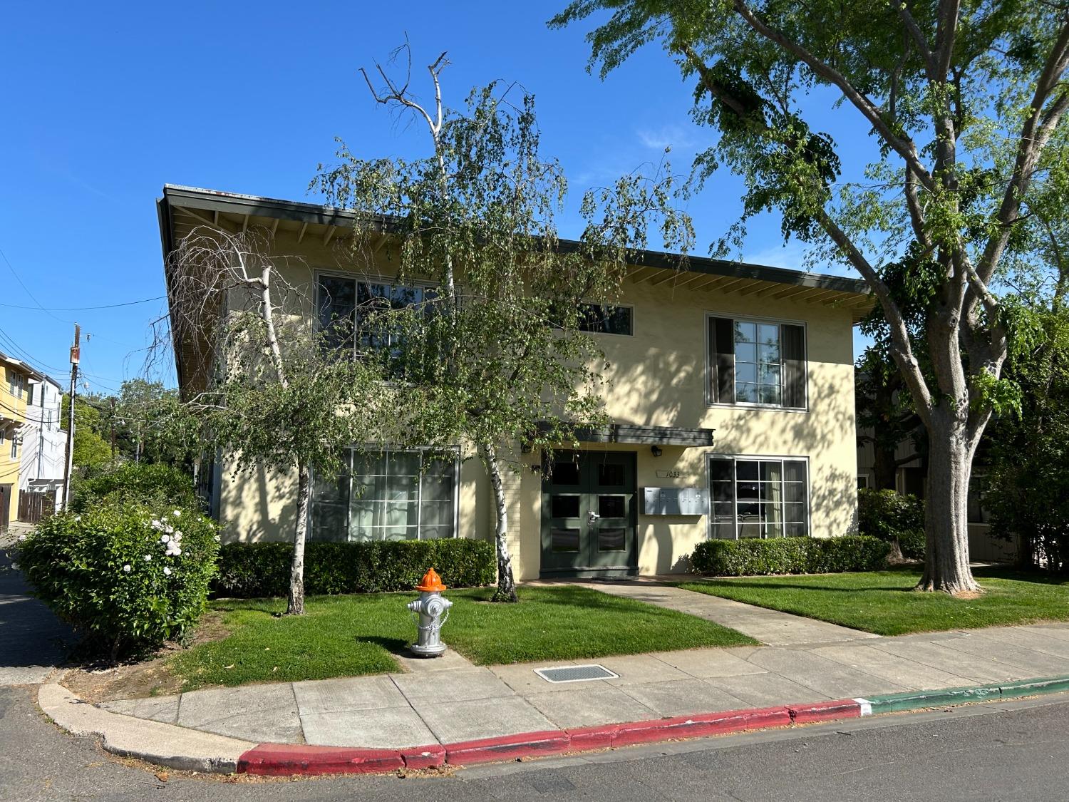 Detail Gallery Image 1 of 6 For 1033 39th St, Sacramento,  CA 95816 - – Beds | – Baths