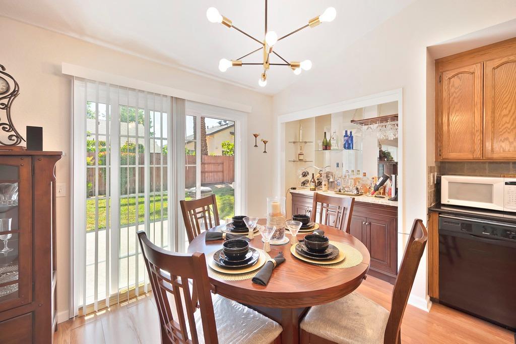 Detail Gallery Image 7 of 21 For 9020 Amador Valley Ct, Sacramento,  CA 95829 - 3 Beds | 2 Baths